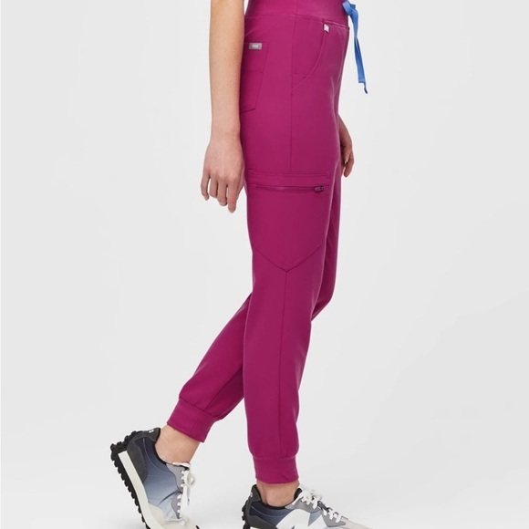 Figs NWT Raspberry Zamora jogger scrub pants - Picture 2 of 13